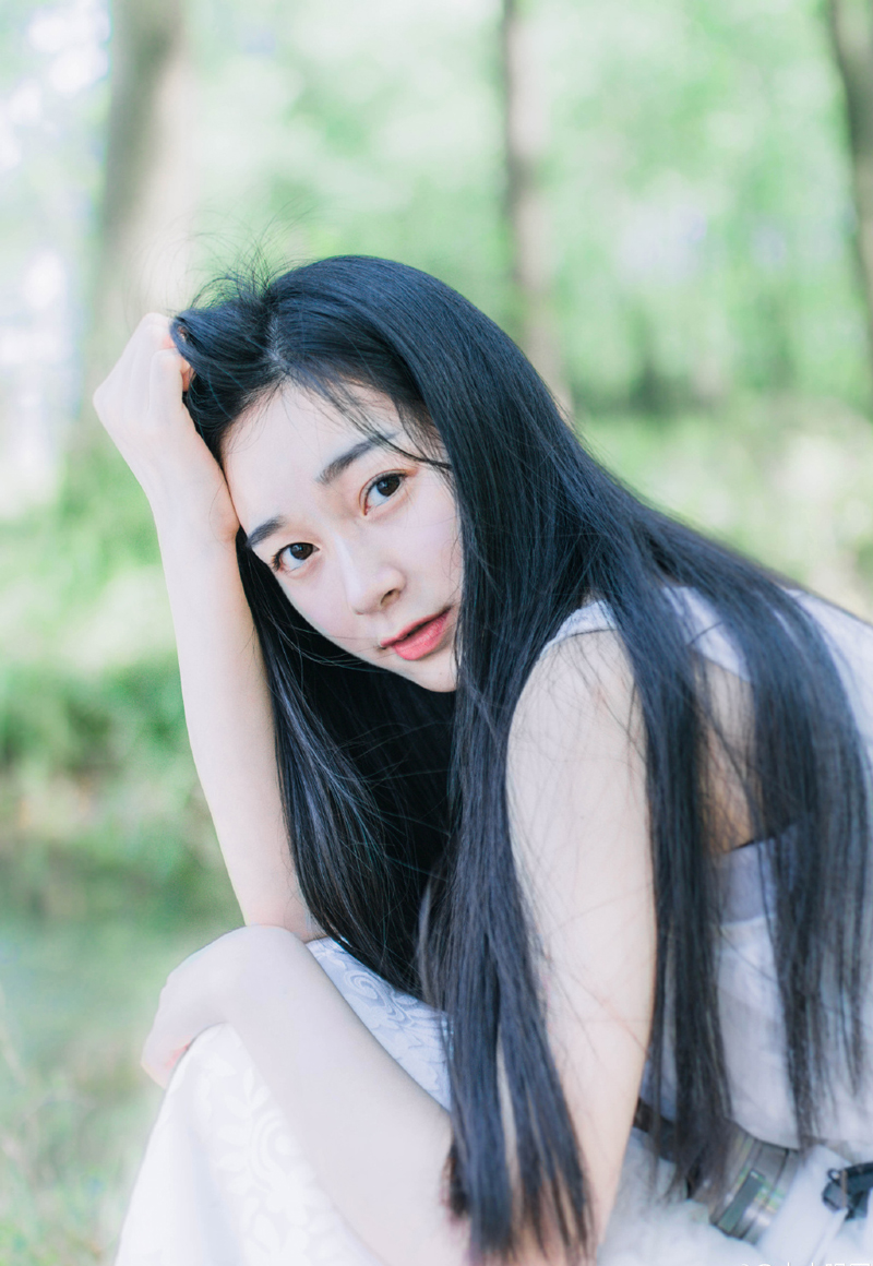 “在你带来书信之前，军师已经暗中命人将你的事情告诉我。”陈到沉声道：“你究竟是何人？”